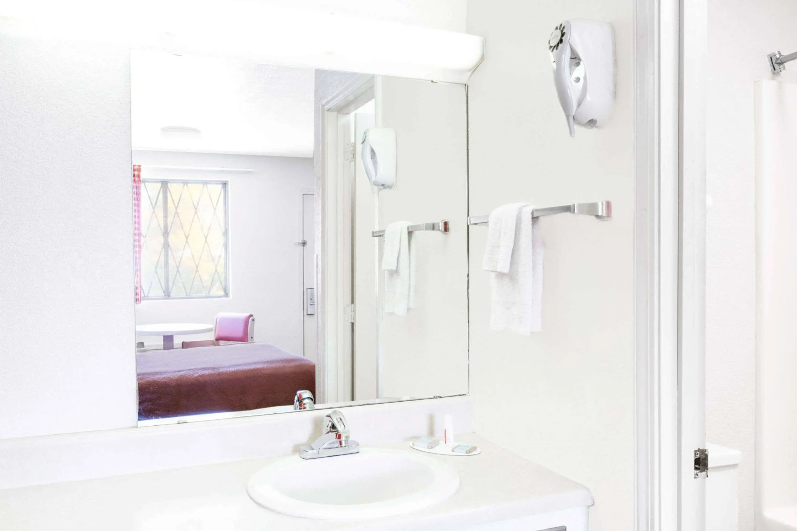 Travelodge by Wyndham Parkersburg