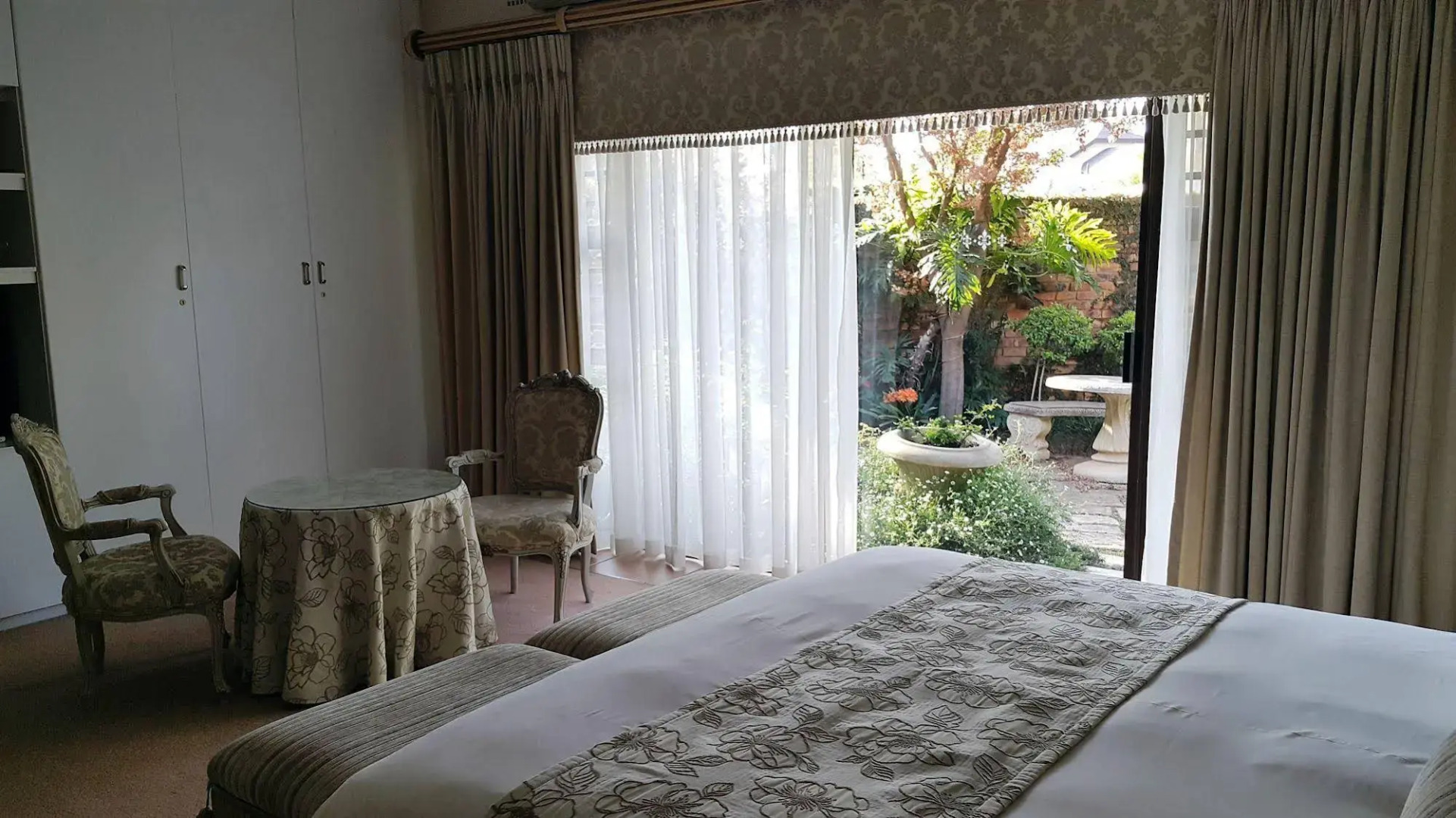 Royal Ridge Guest House