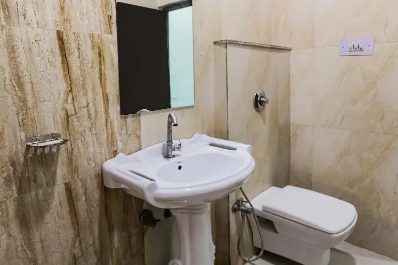 OYO 67599 Shree Govindam