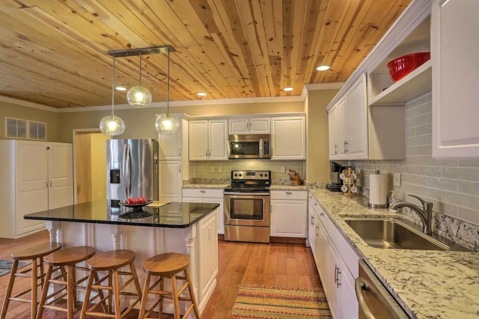 Cheerful Tiffin Digs in the Heart of Downtown