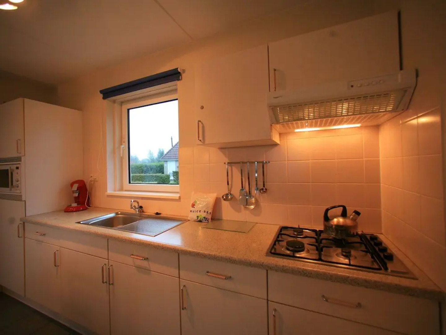 Comfortable bungalow with massage shower, within nature