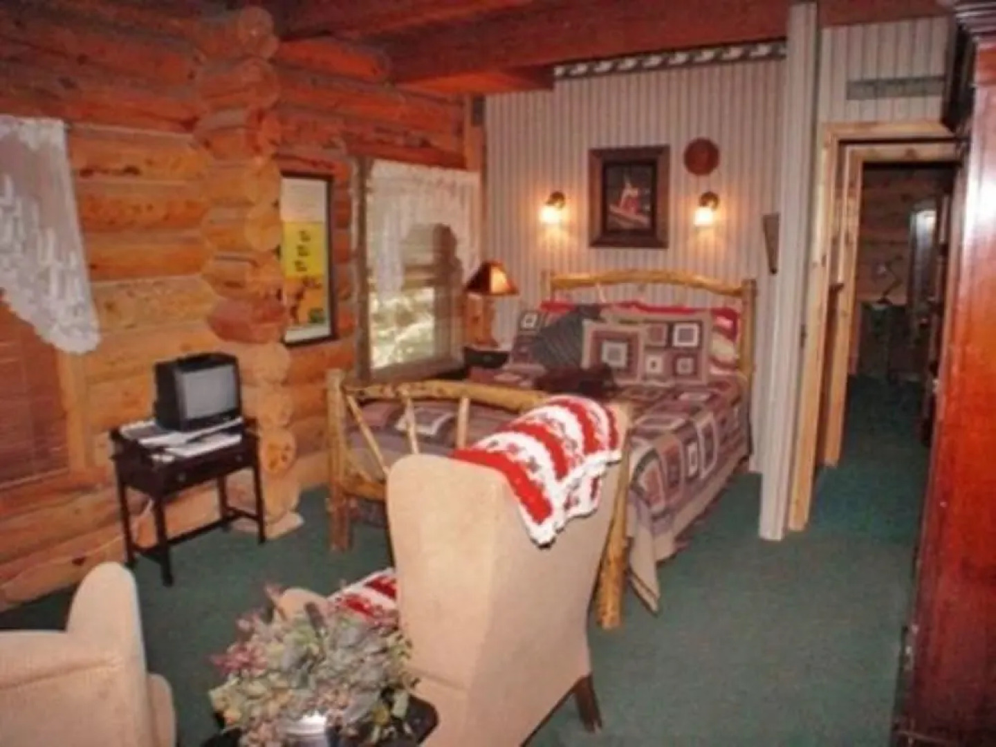 Eagles Nest B&B and Cottage Suites