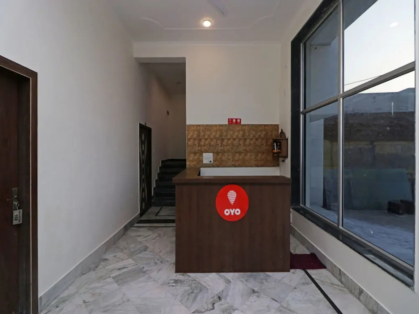 OYO 12493 Hotel Taaz Comfort Inn