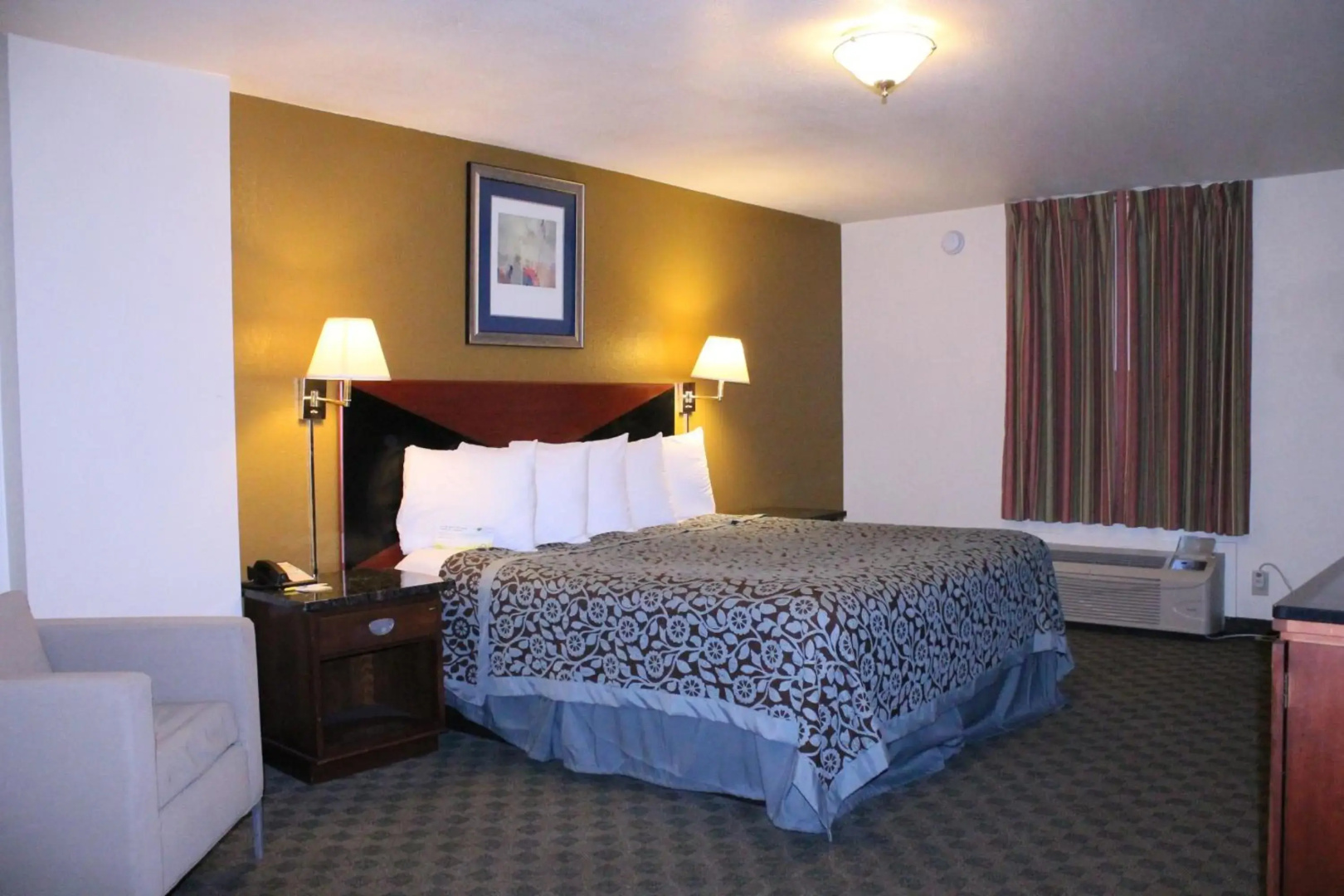 Rose City Inn & Suites
