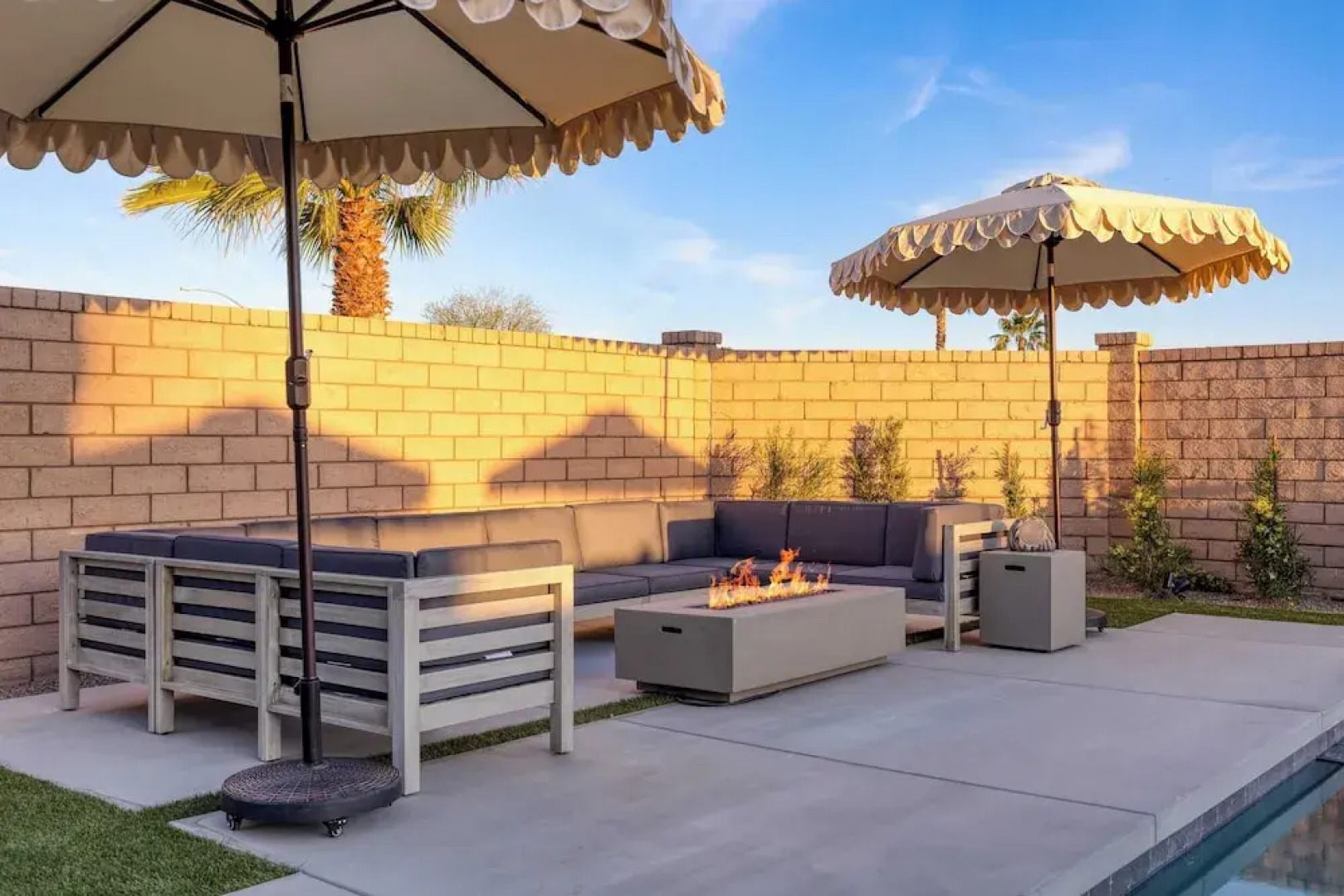 Desert Eden by Avantstay 6BR w/ Ensuite Backyard Oasis w/ Pool & Hot Tub!