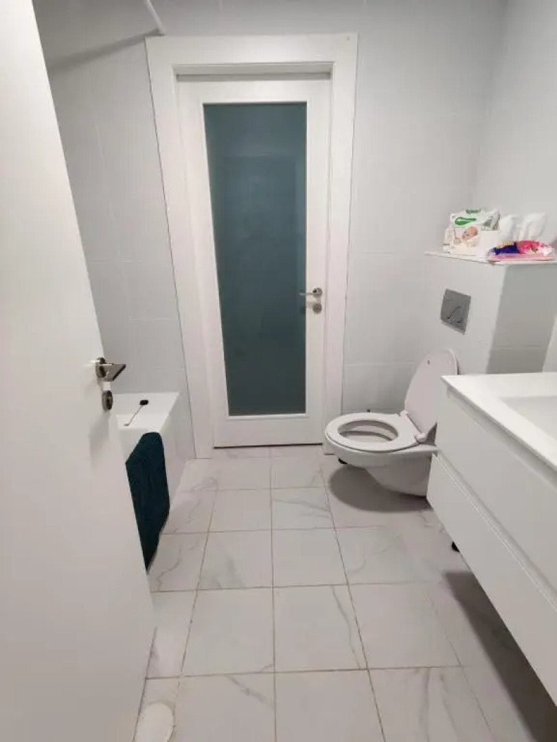 Beachfront 4 Room Upscale Apt Steps To Marina Mall