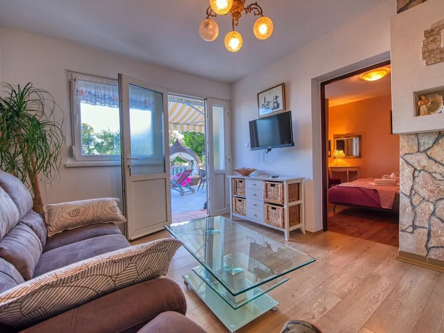 Beautiful Holiday Home With Private Pool, Nice Garden With Relax Area, Taverne