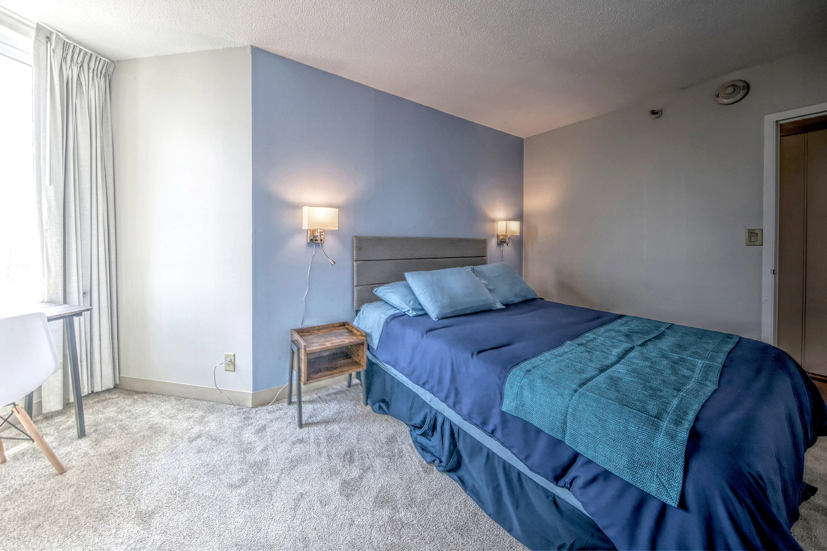 Boston Back Bay Gorgeous Apt with fast wifi and great extras!