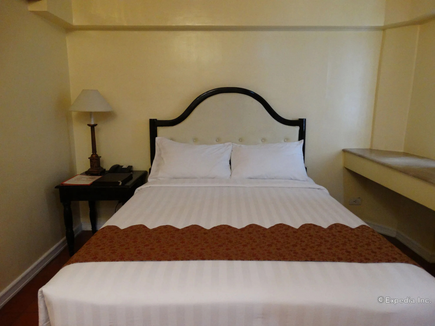 White Knight Hotel Intramuros