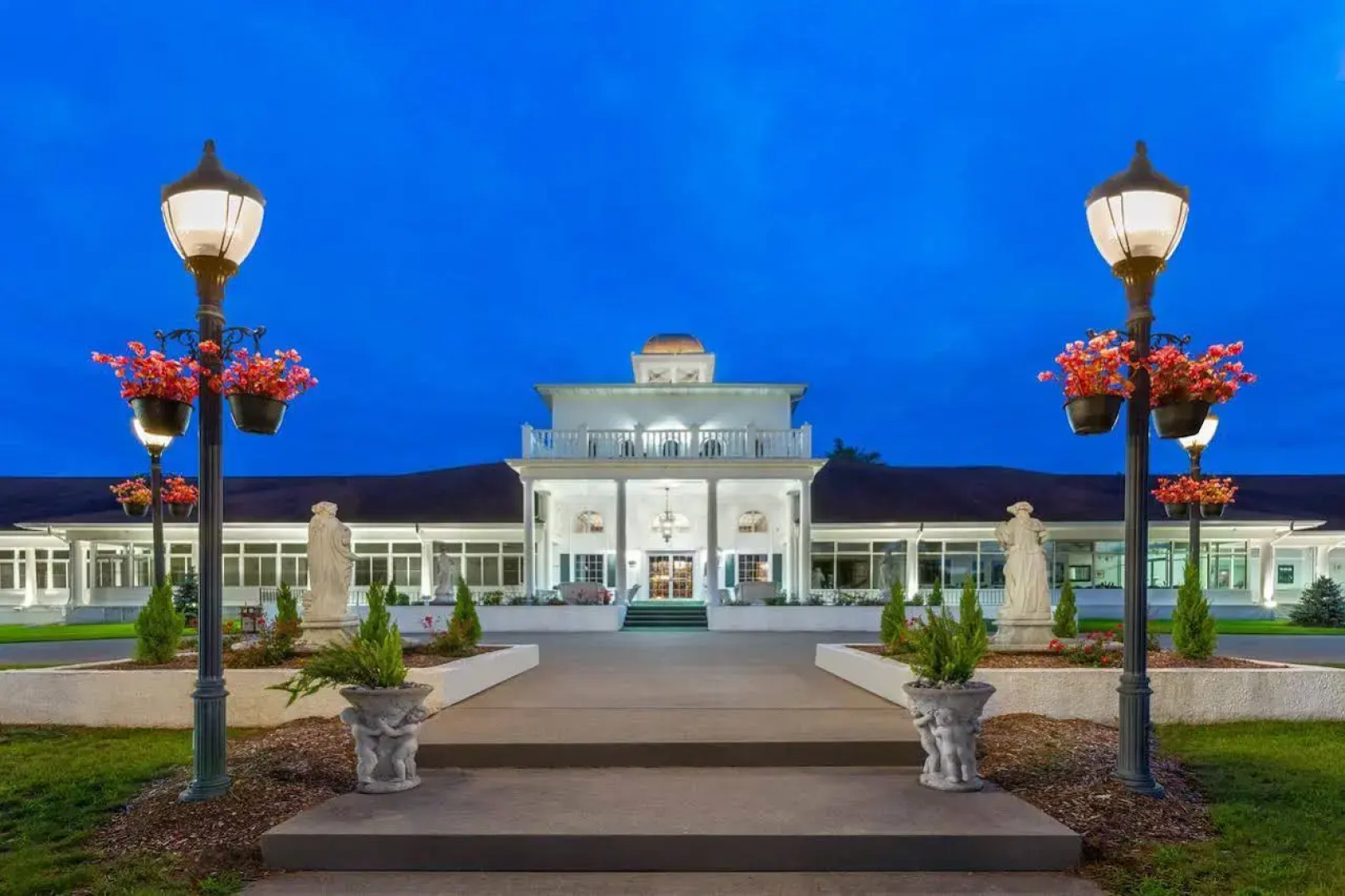 Four Seasons Island Resort