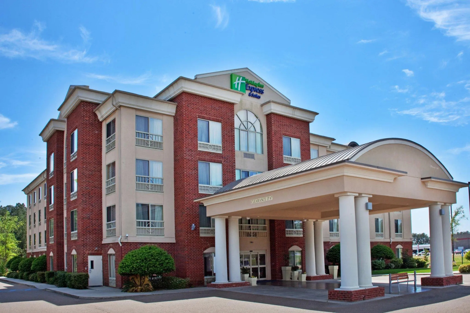 Holiday Inn Express & Suites W. Monroe by IHG