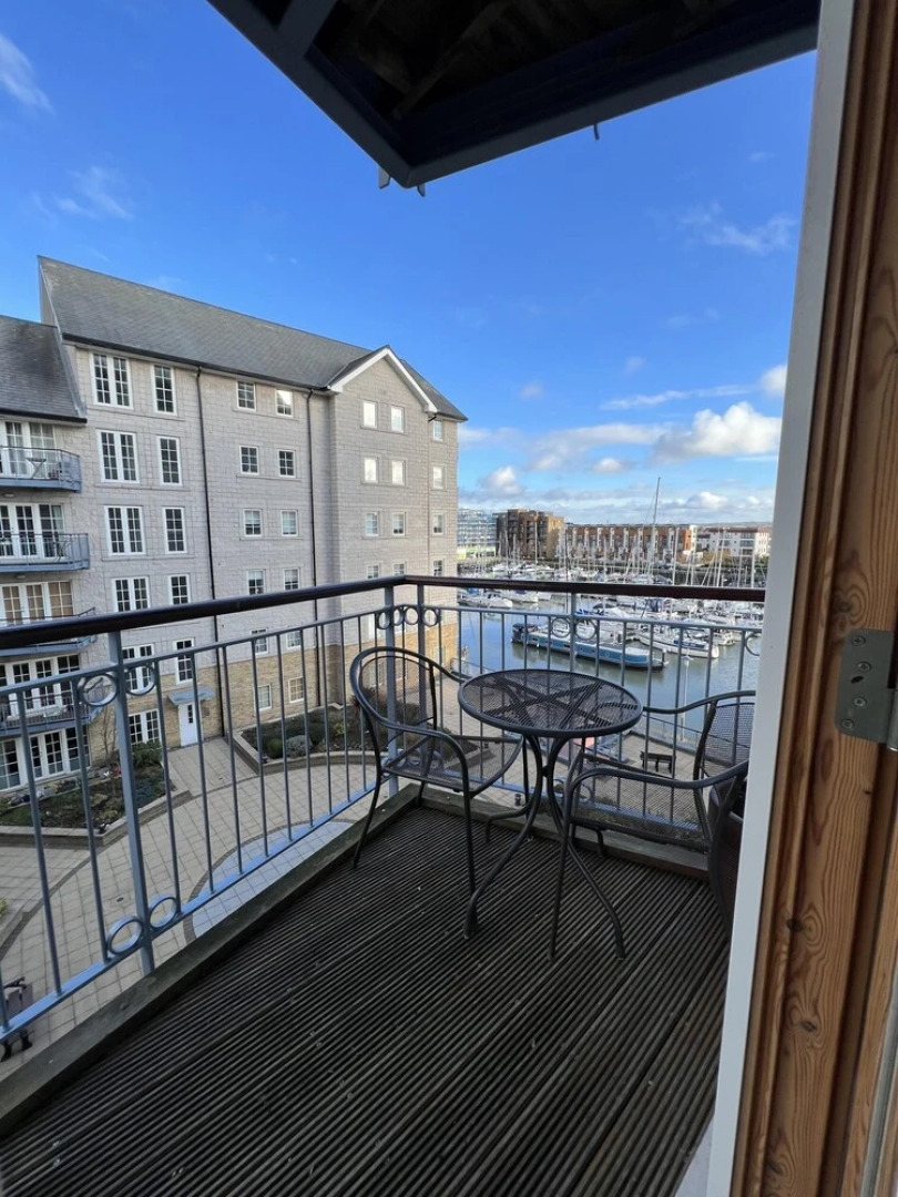 Amazing Marina View Apartment With Balcony Bristol