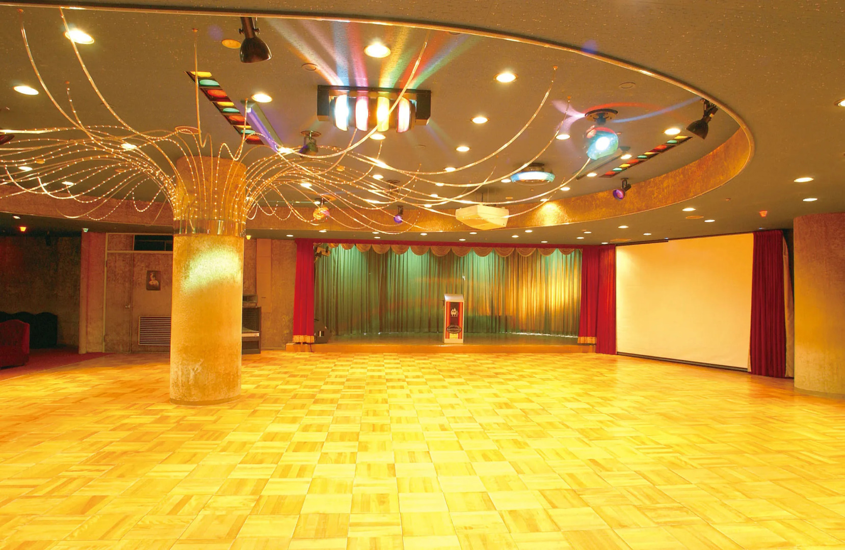 Ooedo Onsen Monogatari Awazu Grand Hotel