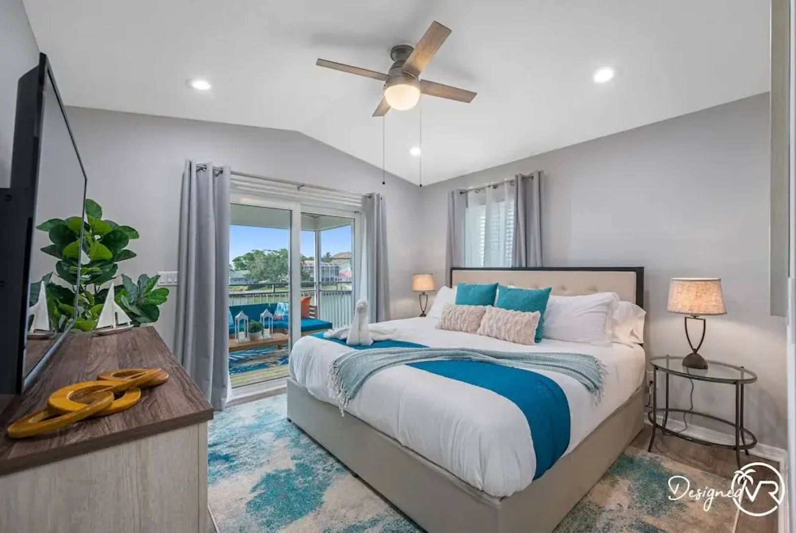 Chic 8BR with Heated Pool & Waterview