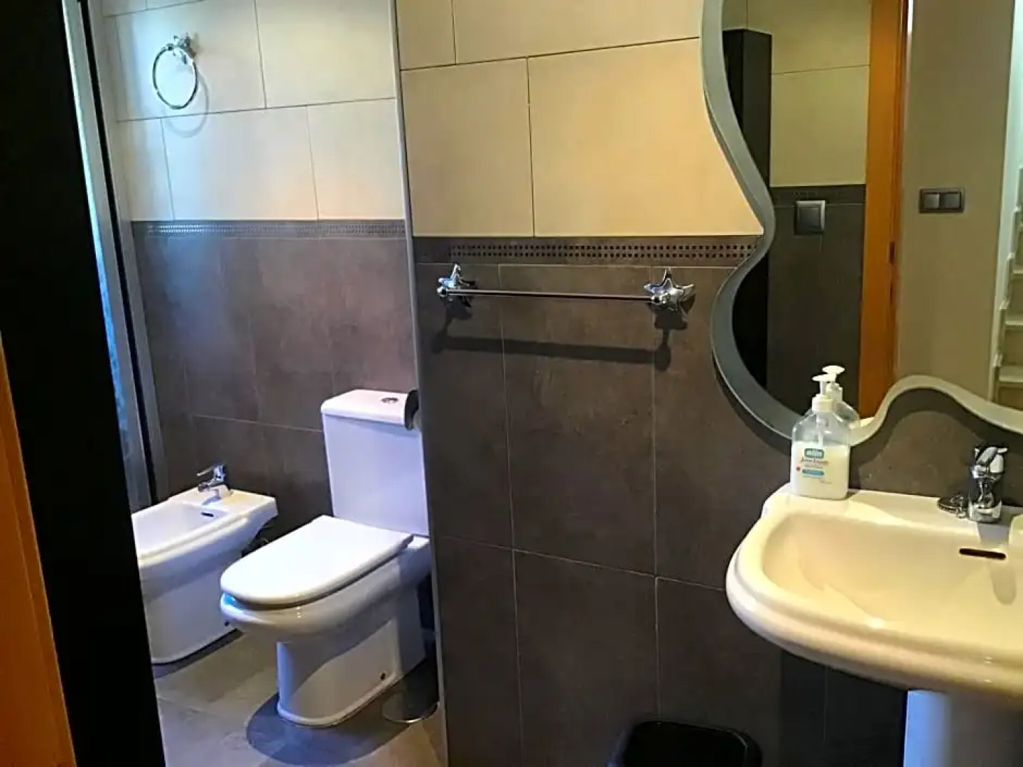 Double Room with Shared Bathroom and Shared Communal Areas R4