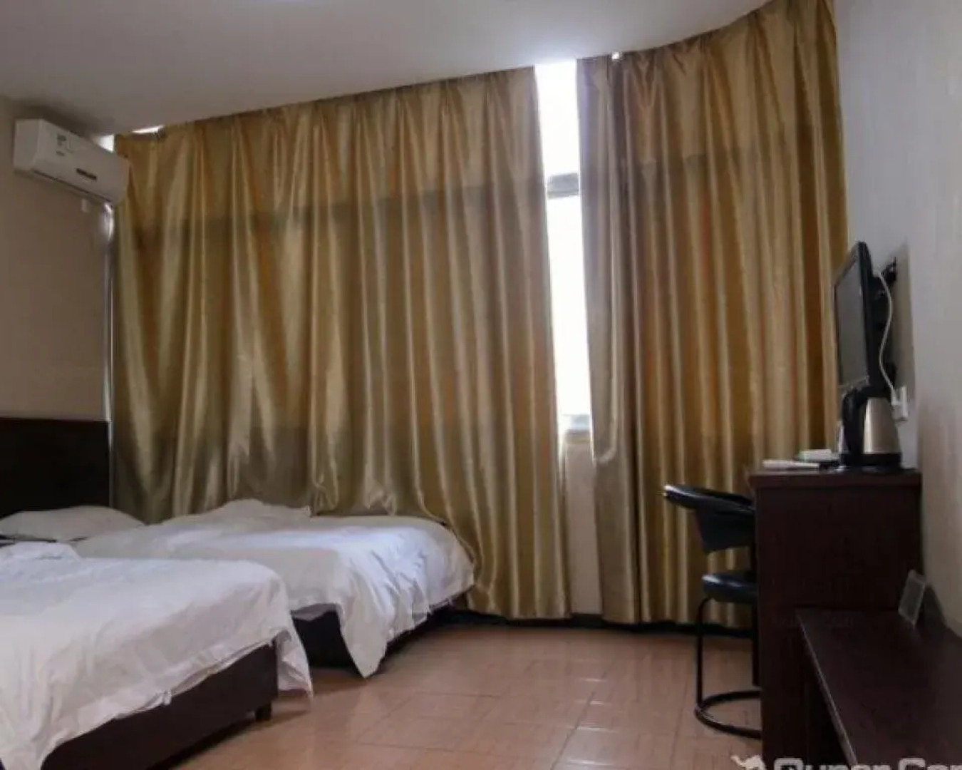 Yichang Jungang Business Hotel