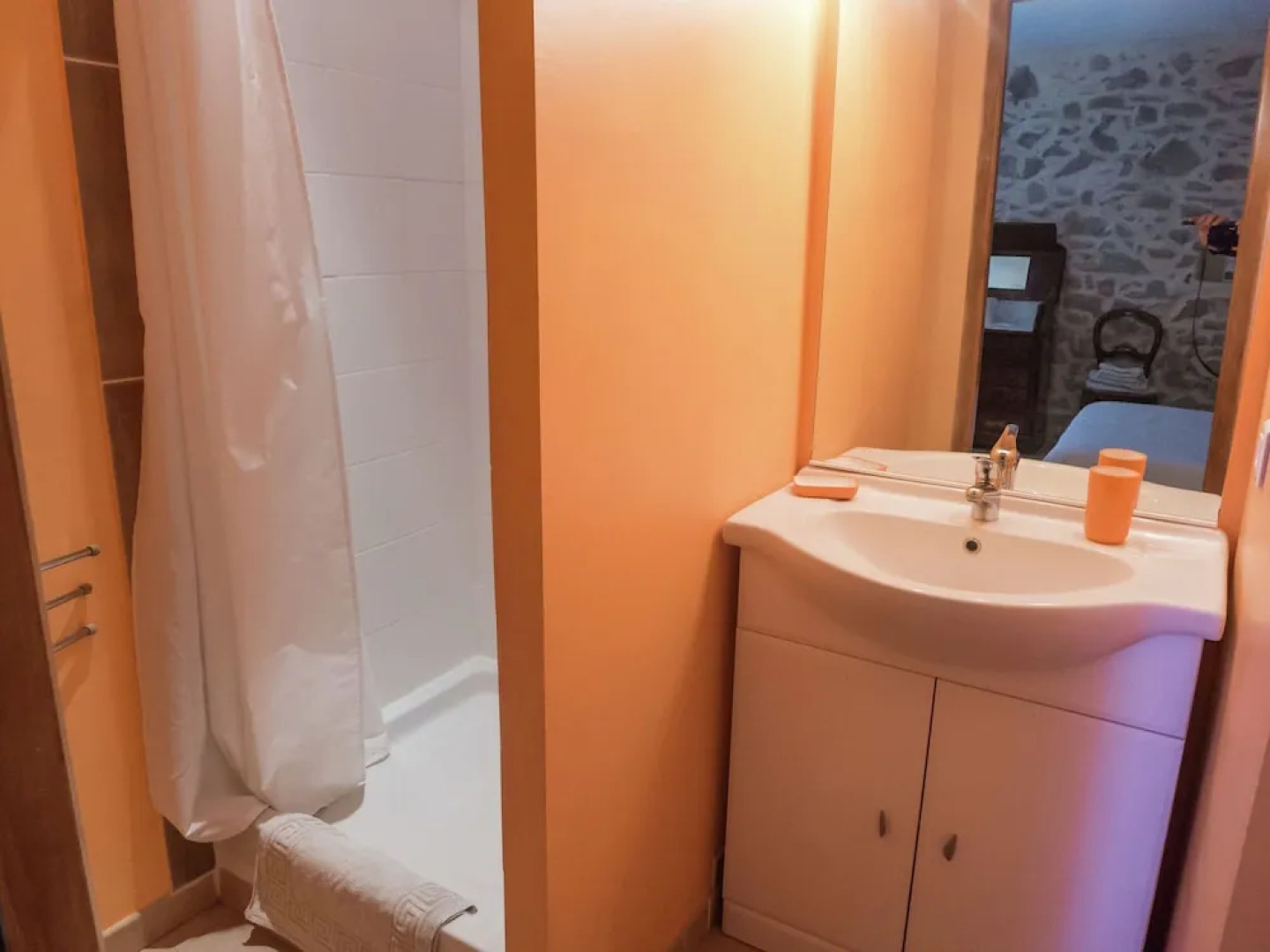 Stone Cottage on an Active Wine-growing Estate With a Swimming Pool