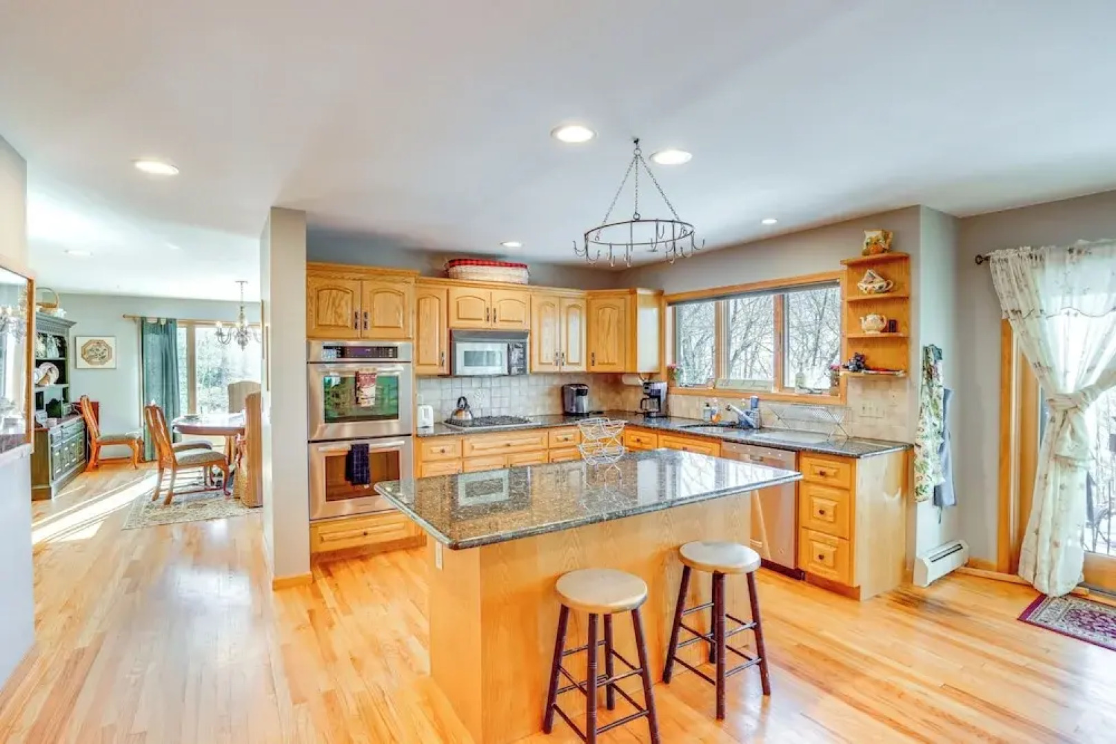 < 1 Mi to Hunter Mtn: Spacious Home w/ Hot Tub!