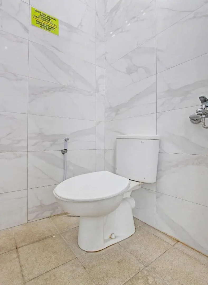 Spot On 91523 Kenari Guesthouse