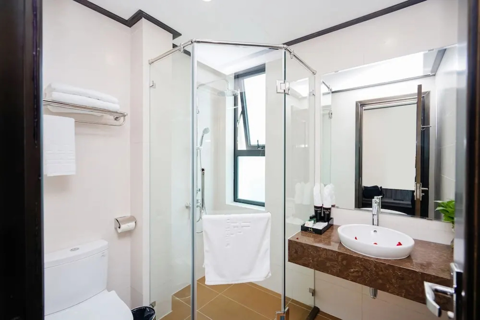 Garden Bay Premium Cruise