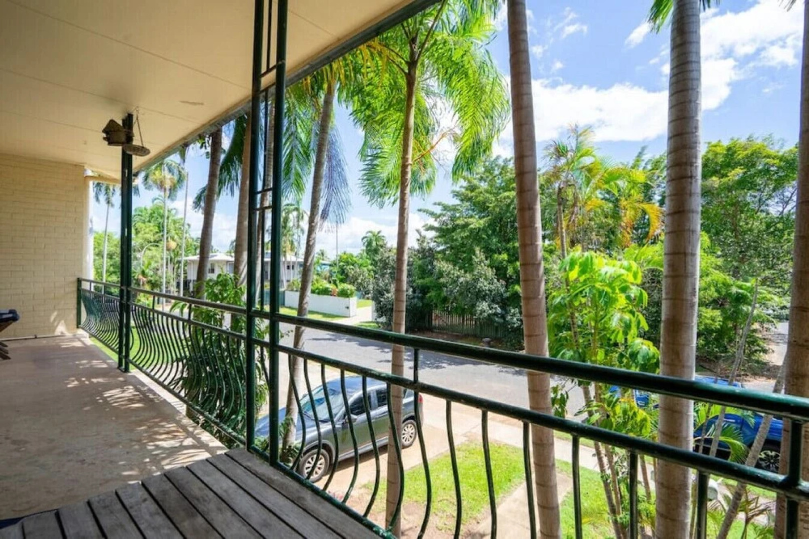 NIGHTCLIFF RETREAT -  Stylish 2BR Apt