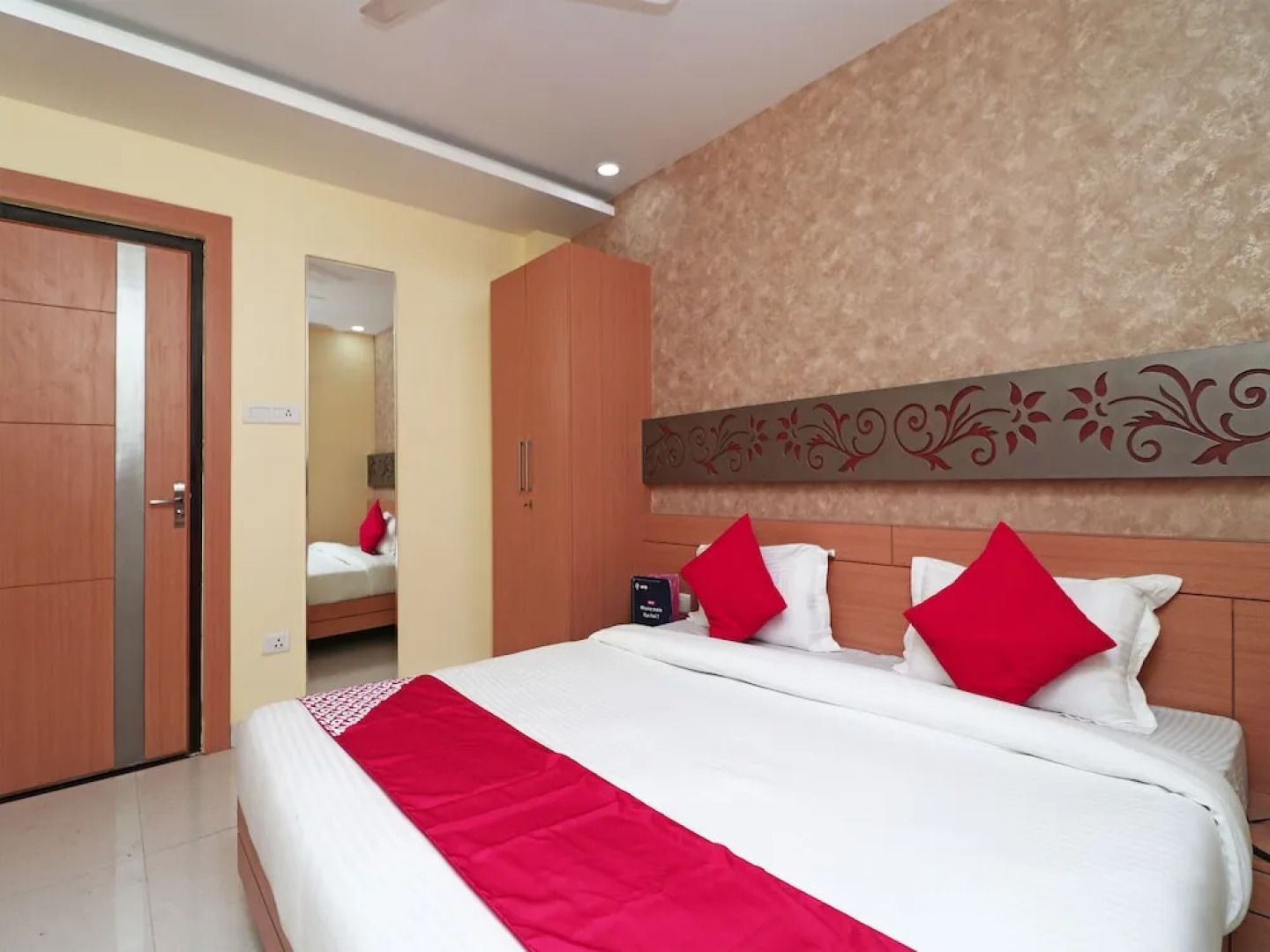 Capital O 16590 Hotel Sapphire Inn