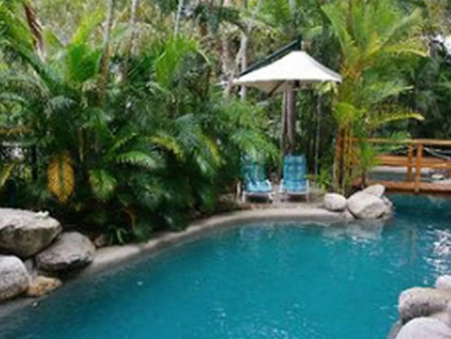 Retro Port Douglas Apartments