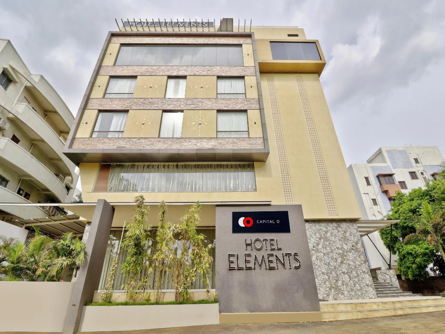 Townhouse OAK Hotel Elements