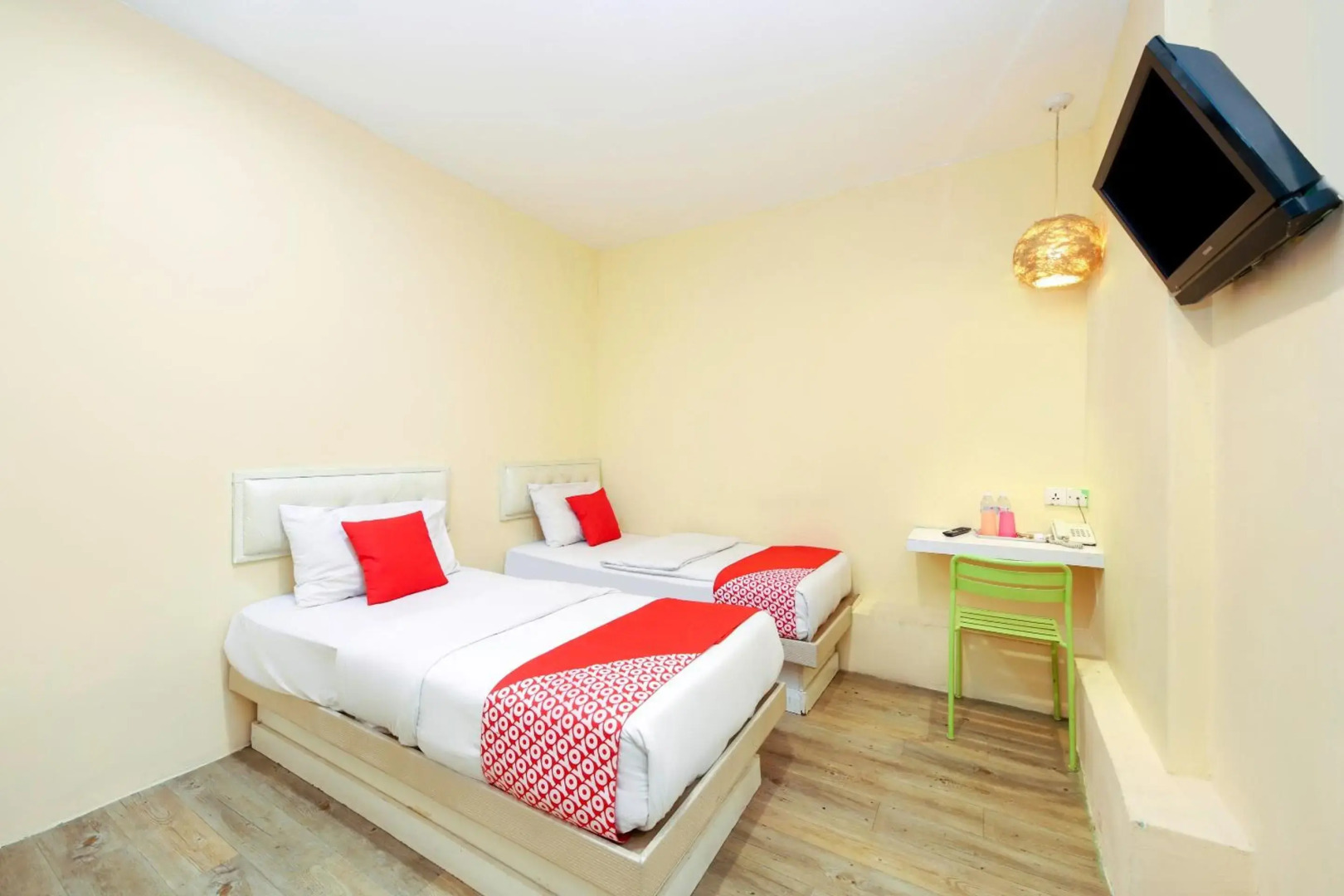 OYO 479 The Green Hotel