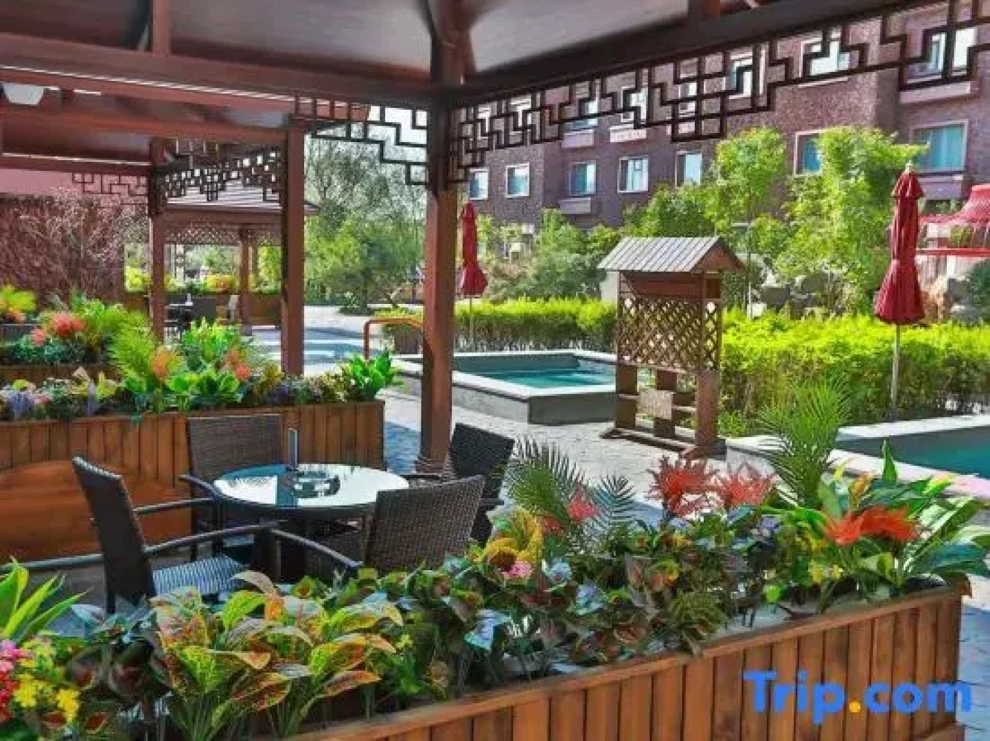 Chang Baishan Dynasty Holy Land Hot Spring Hotel