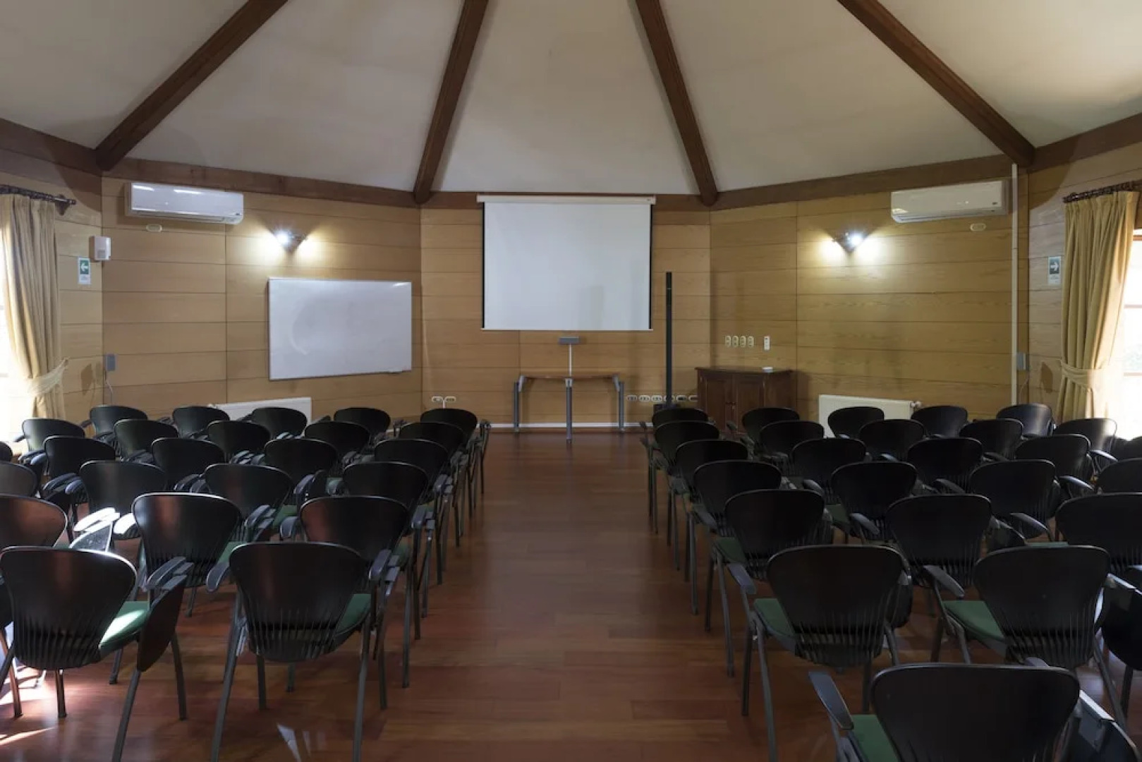 Hotel y Cabañas Lago Ranco - Caja Los Andes