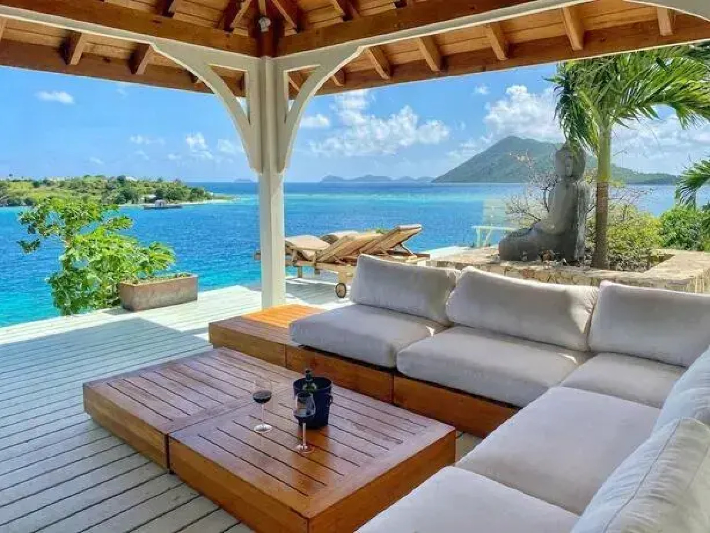 Luxury 7BR Waterfront Villa w Instaviews Boat