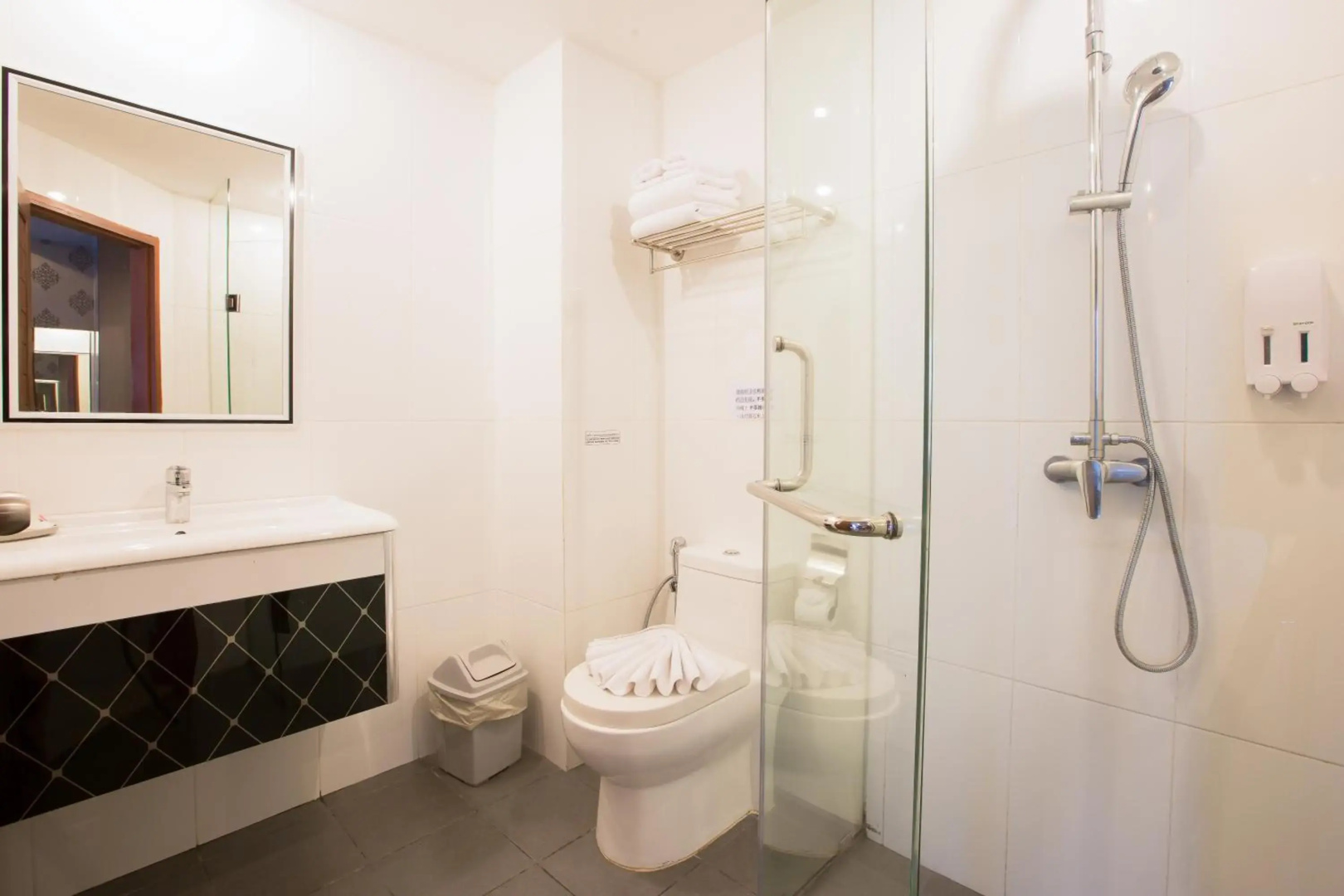 Hemingways Silk Hotel