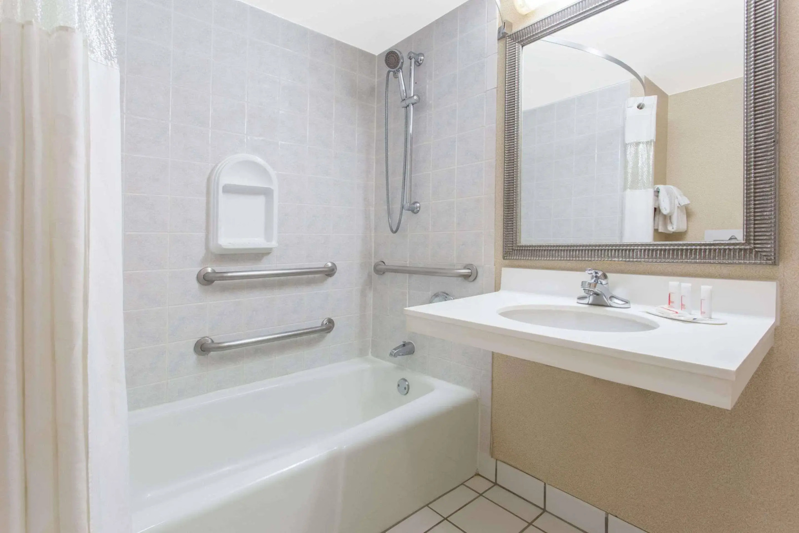 HomeTowne Studios by Red Roof Painted Post