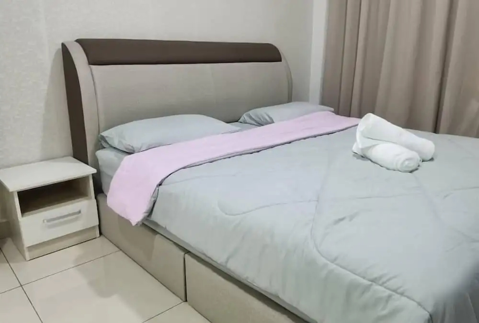 Woodsbury Suite by Homez Suite