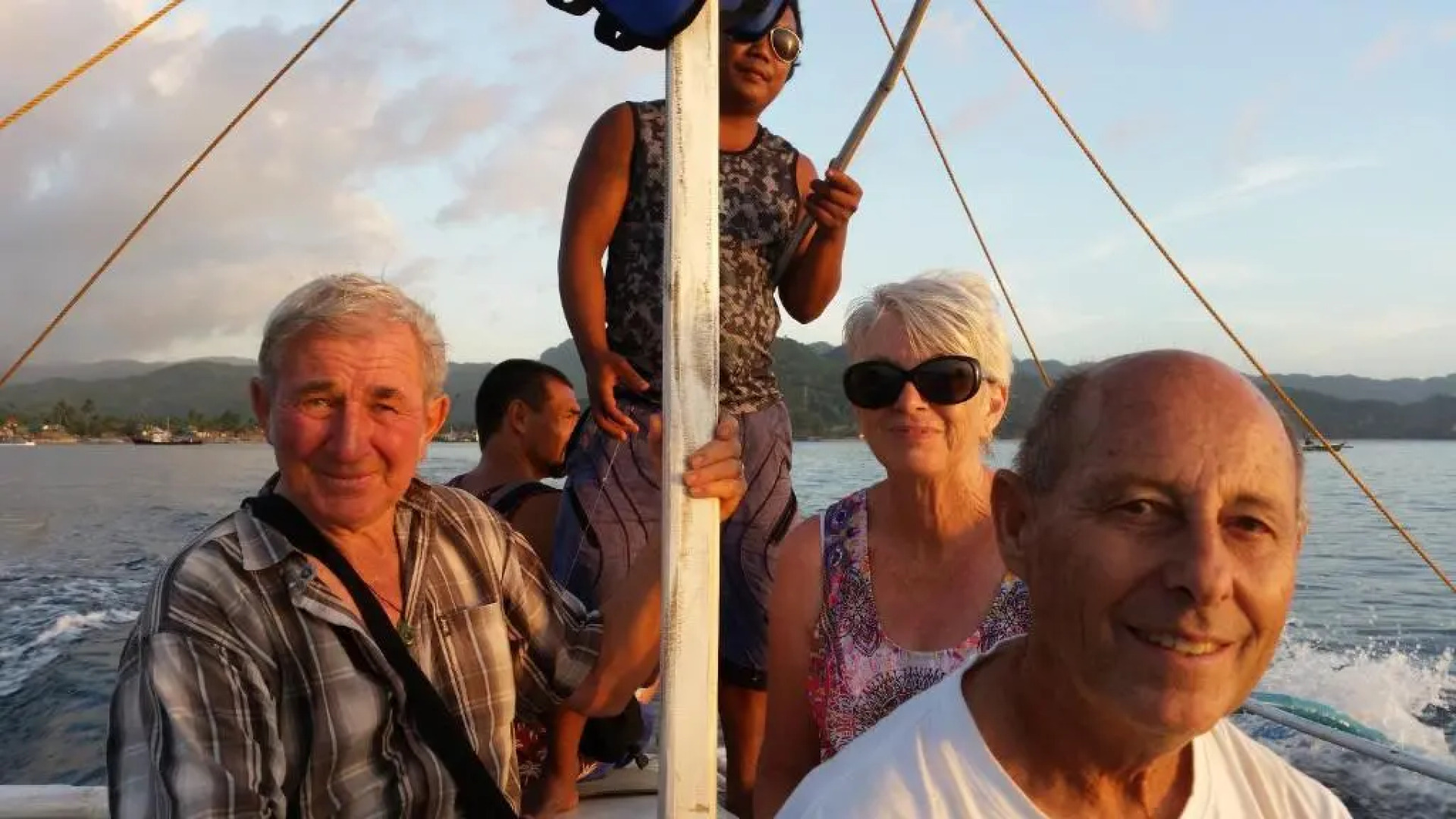 White Beach Front and Cottages Hinugtan Resort in Buruanga