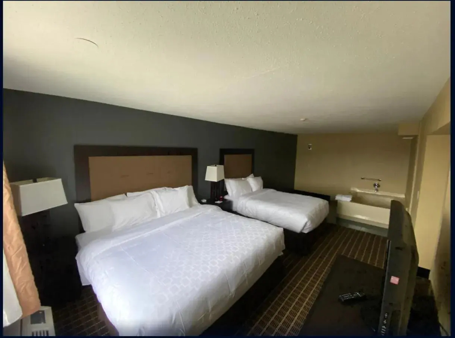 Days Inn & Suites by Wyndham Norton Shores/Muskegon