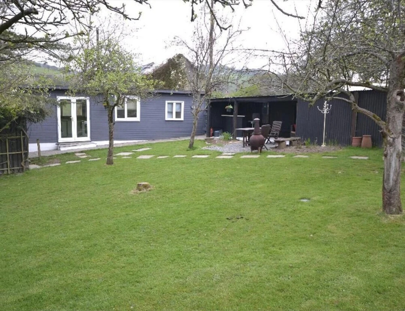 2-bed Cabin Sleeps 4 -small Pets Ok -free Parking