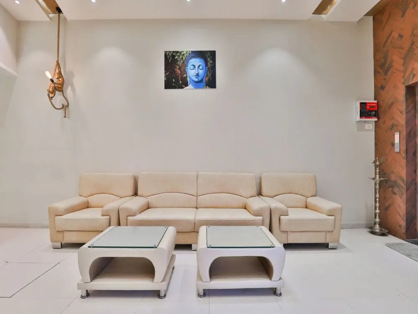 OYO 16122 Hotel Navya Palace