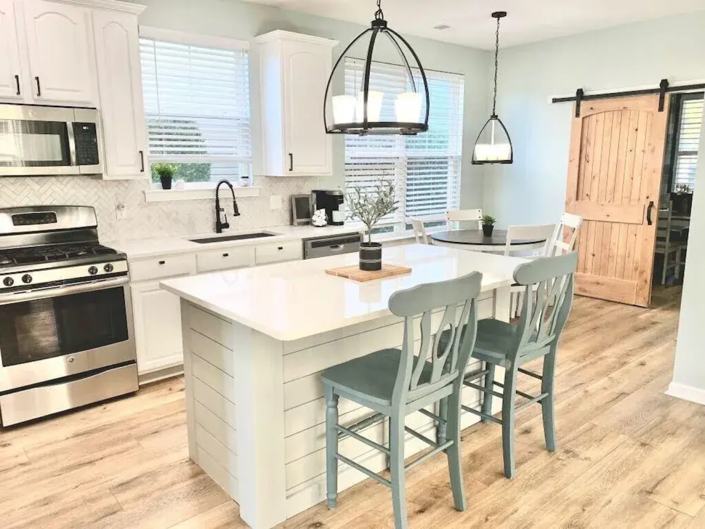 Saltee Cove Coastal Getaway - Charming 3 Bedroom/2.5 Bath Lowcountry Cottage