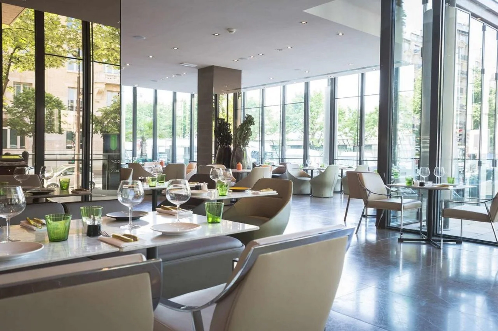 Отель Pullman Paris Tour Eiffel