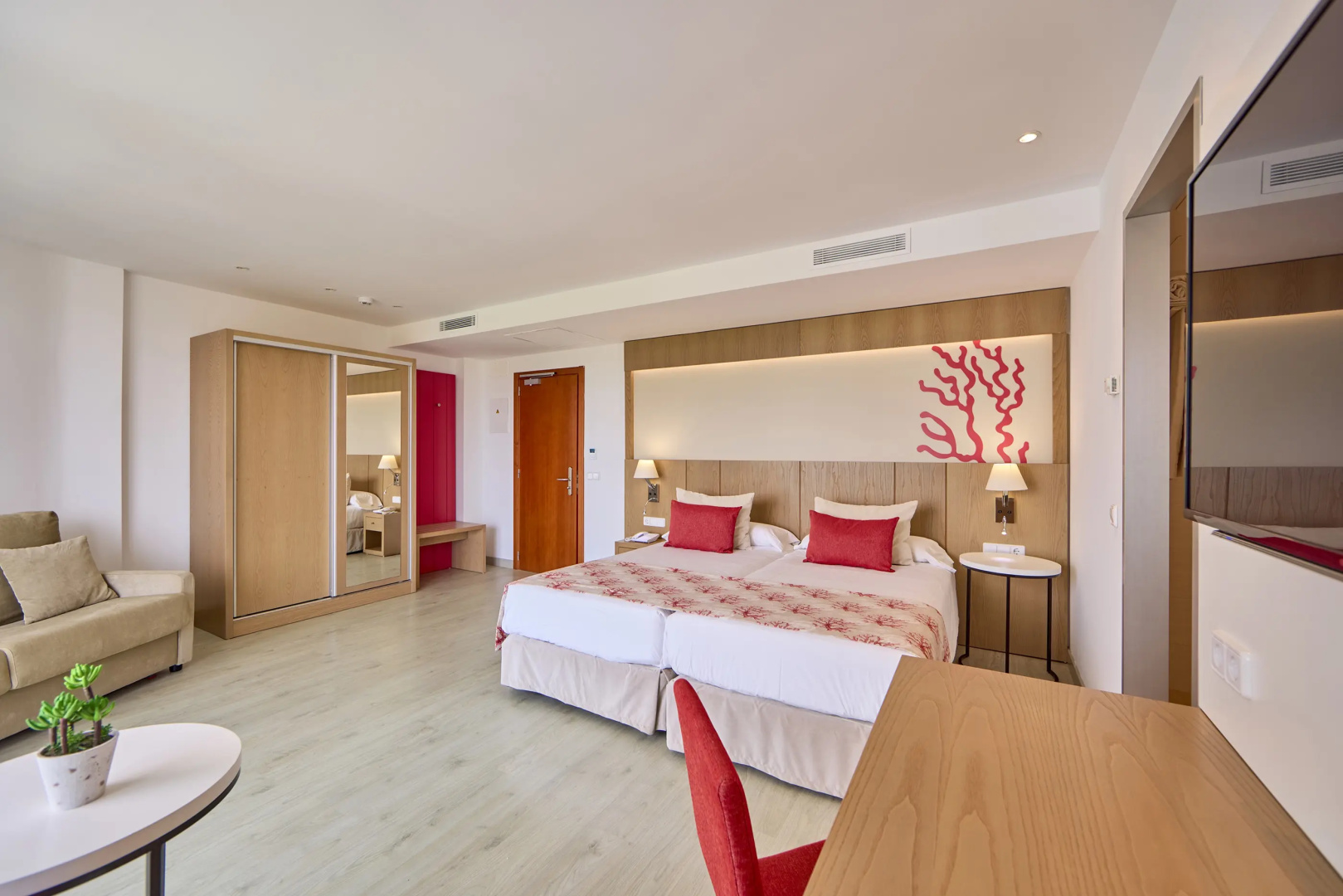 Universal Hotel Perla