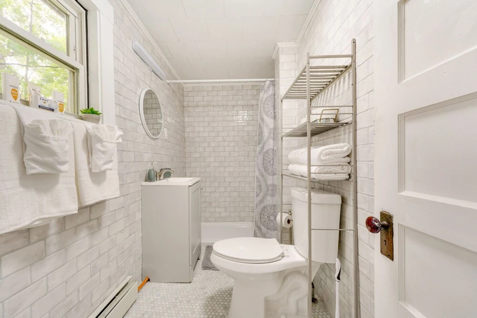 Outdoorsy Oasis w/ Screened Porch in Claremont