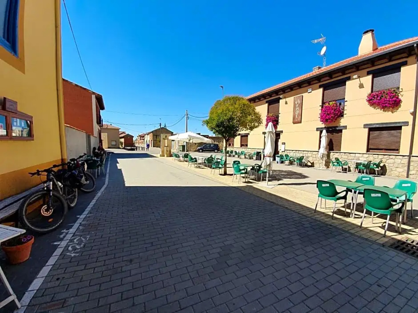 Albergue Villares de Orbigo - Sólo para Peregrinos