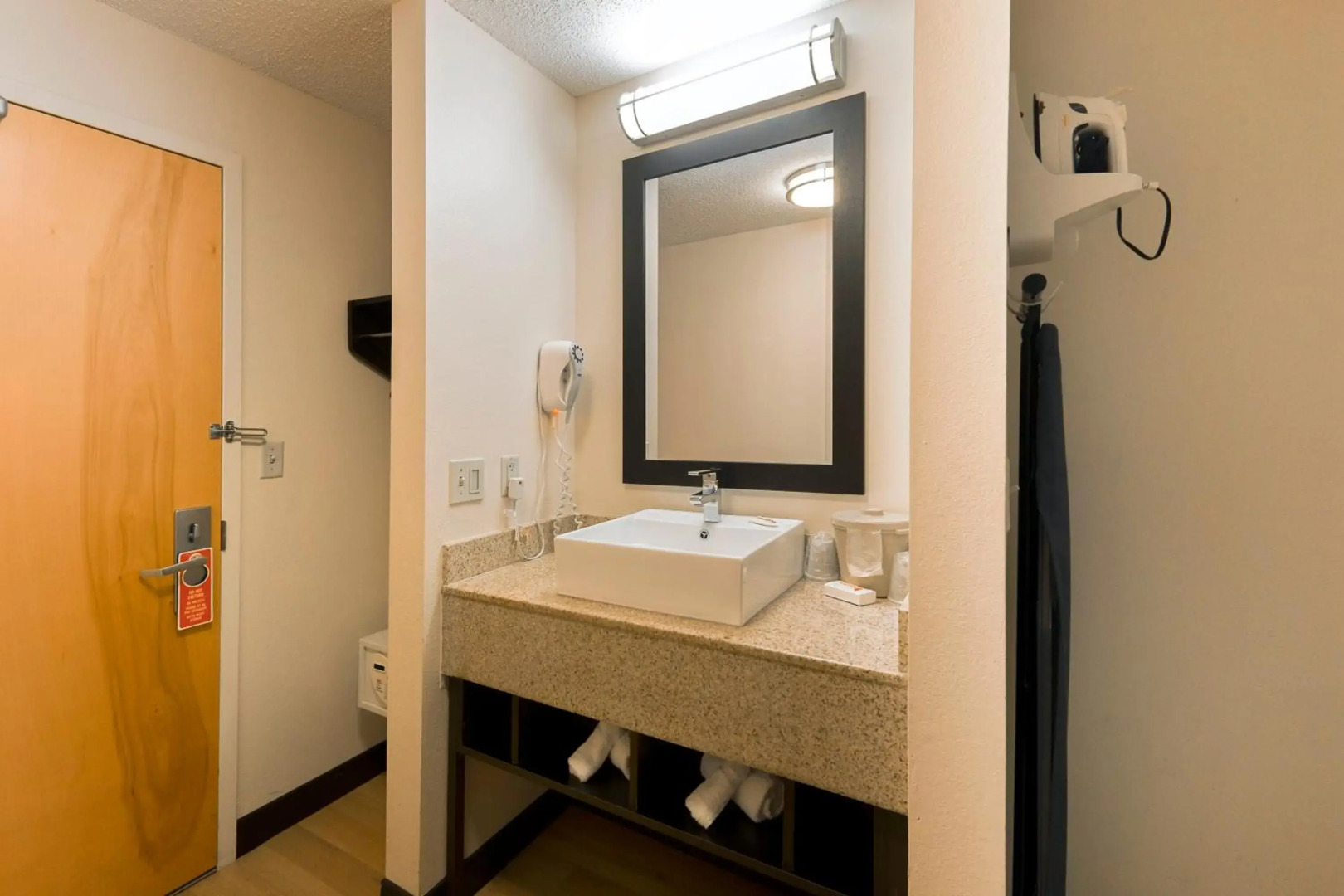 Red Roof Inn PLUS+ Long Island - Garden City