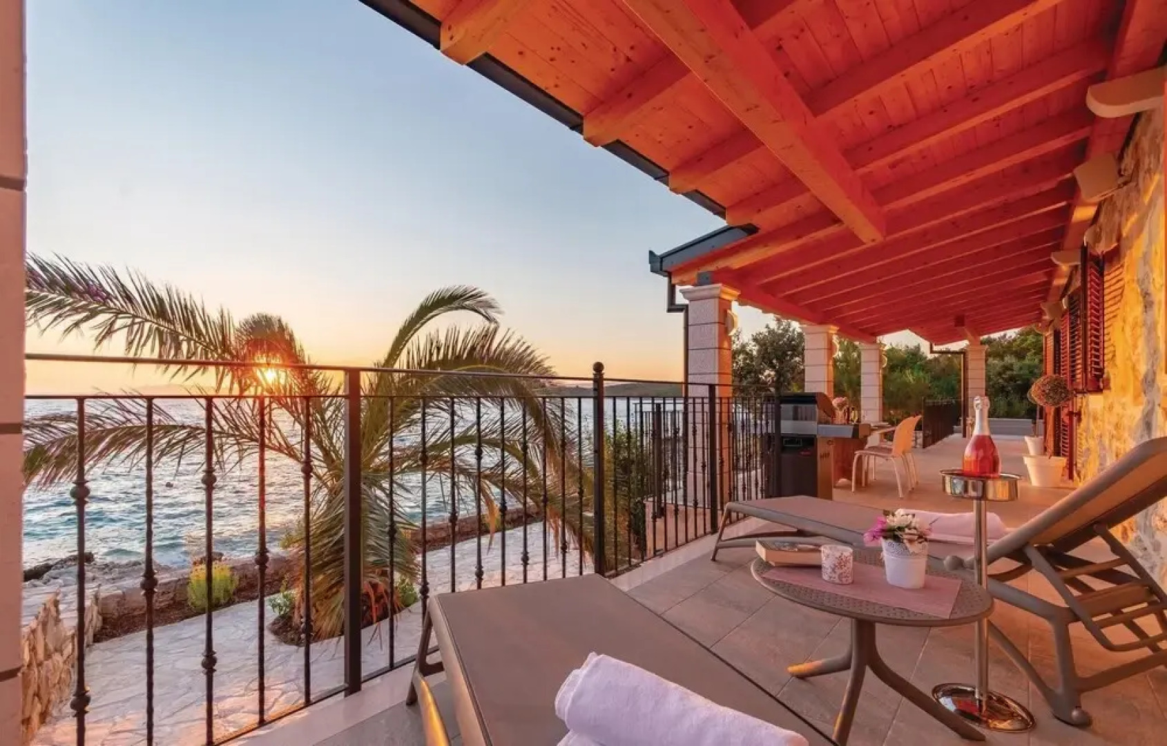 Awesome Home in Loviste With 2 Bedrooms, Wifi and Heated Swimming Pool