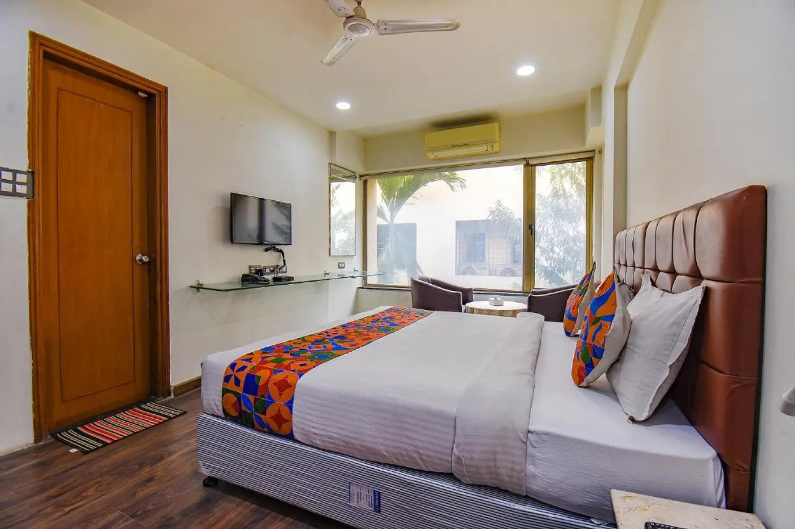 OYO 9721 Hotel SR Rooms