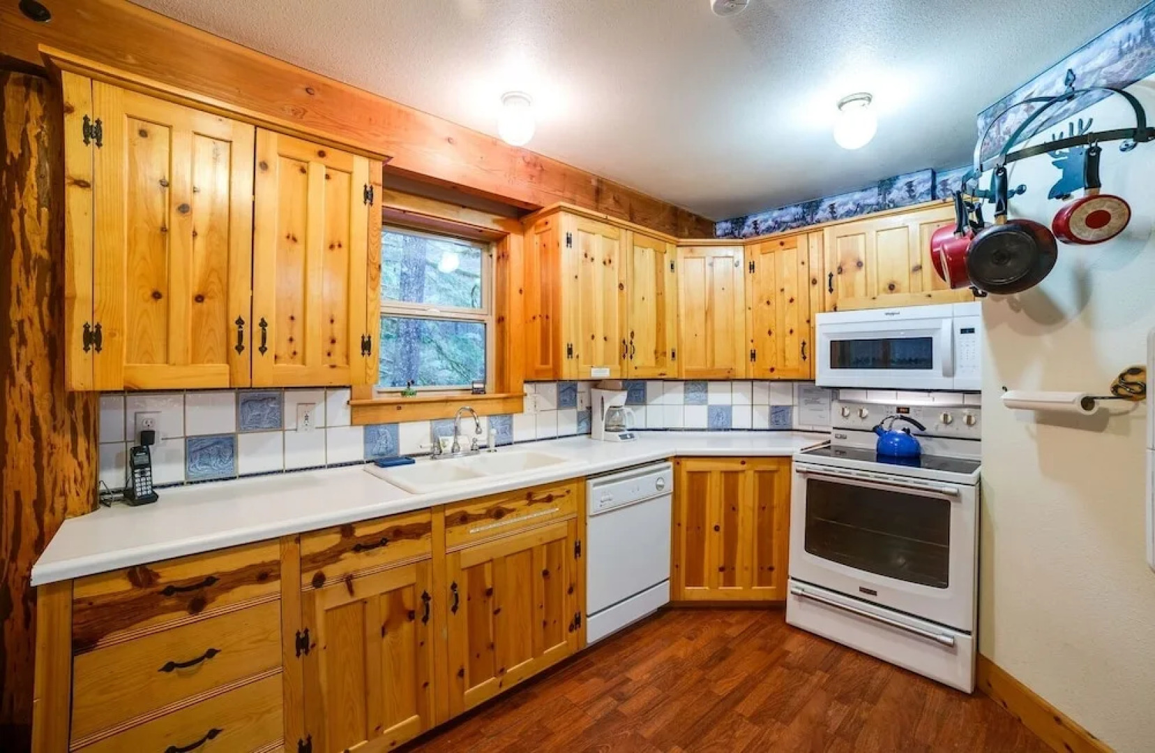 25sl - Hot Tub - Bbq - Pets Ok - Wifi - Sleeps 6 1 Bedroom Home by RedAwning