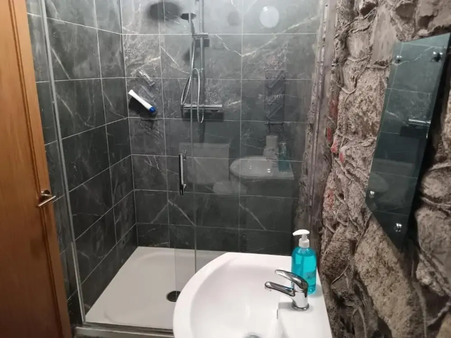 Mattys Pub & Apartments