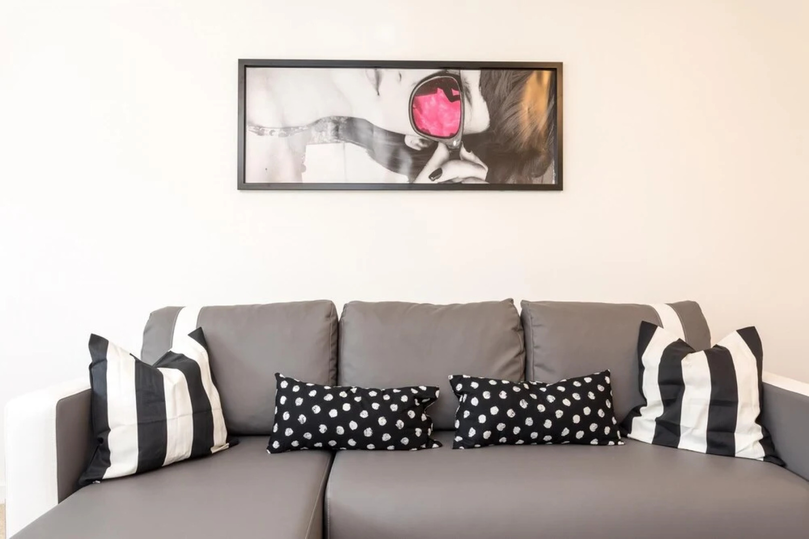 Park View- Close to East Surrey Hospital- Self Contained 2 bed